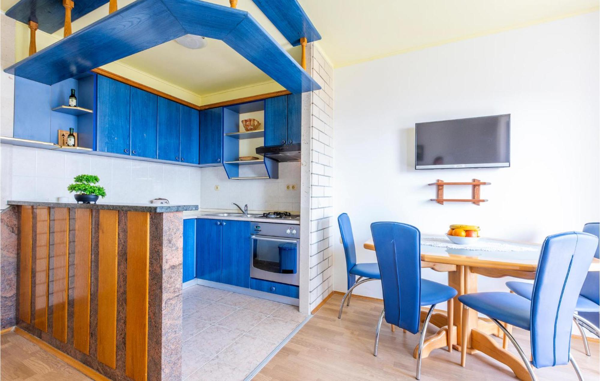 1 Bedroom Beautiful Apartment In Дуче Экстерьер фото